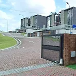 Pulai Blue Lake Homestay Johor Bahru